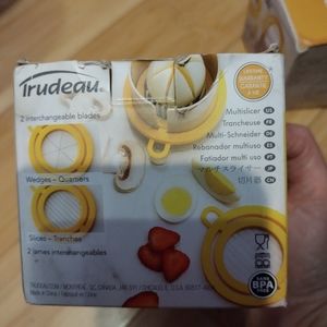 Trudeau Multi Slicer 2 Interchangeable Blades slices wedges hand held